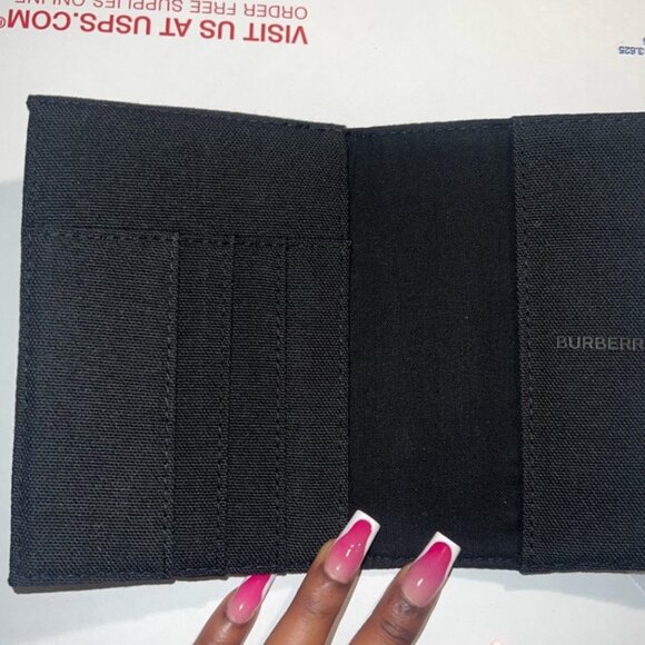 BURBERRY PASSPORT HOLDER - Picture 3 of 3